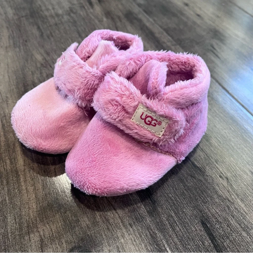 Ugg Bixbee booties, bubblegum color, size 2/3